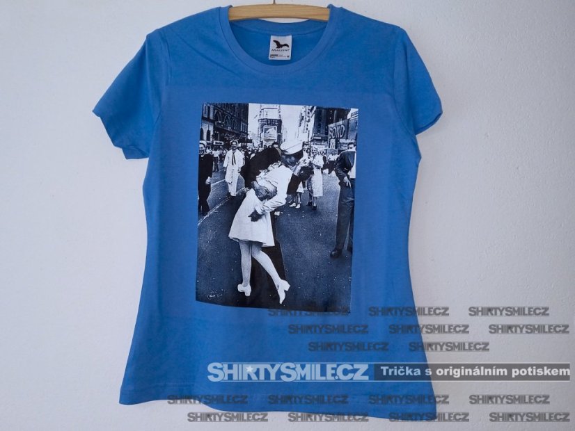 Tričko polibek na Times Square - Střih: pánské, Barva: bordó, Velikost: S