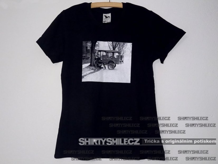 černé tričko nehoda poštovního auta dámské reálná fotografie